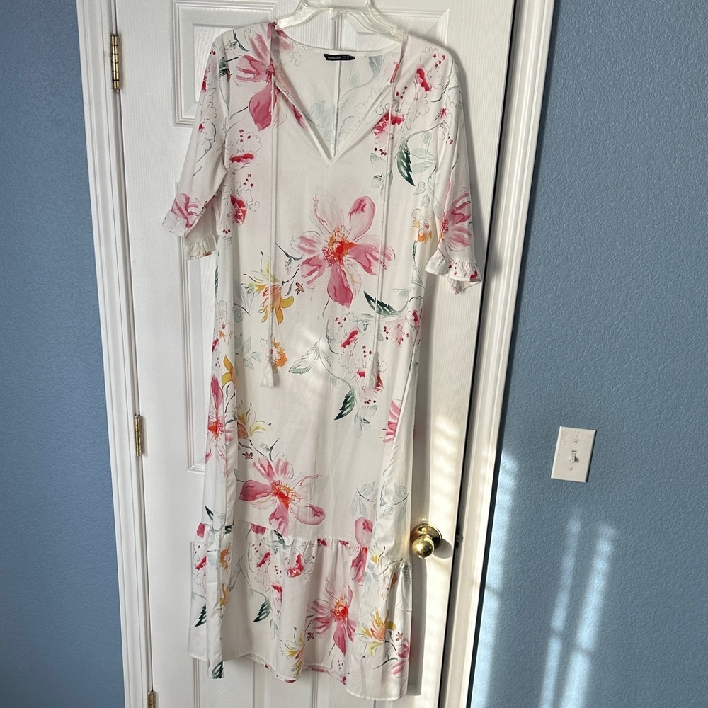 Elegant Floral Maxi Dress with V-Neck
